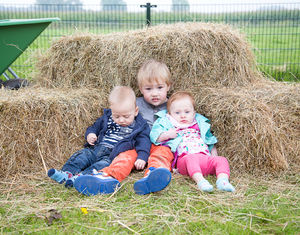 kinderdagverblijf boerderij herpen fotoshoot kinderen reportage feest baby